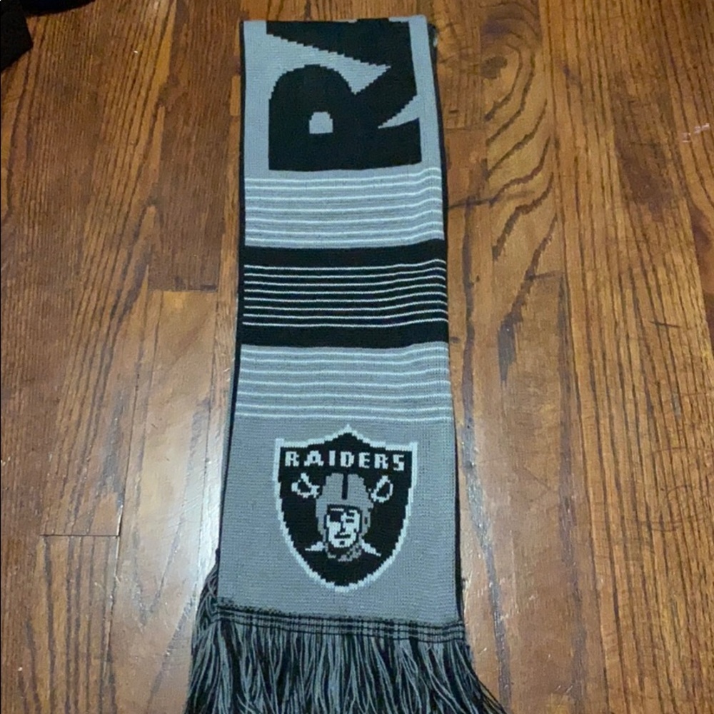 Raiders scarf